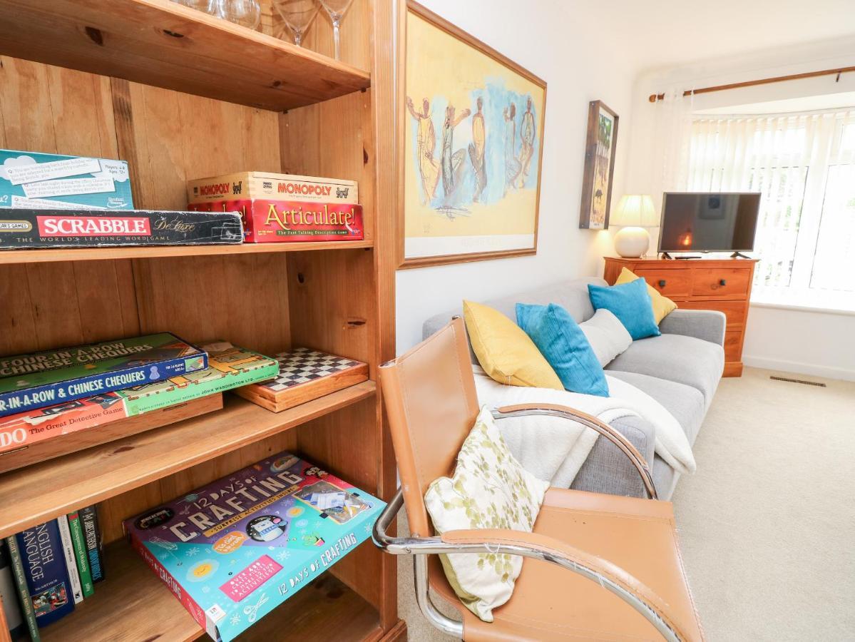 1 Westwood Close Каус Экстерьер фото