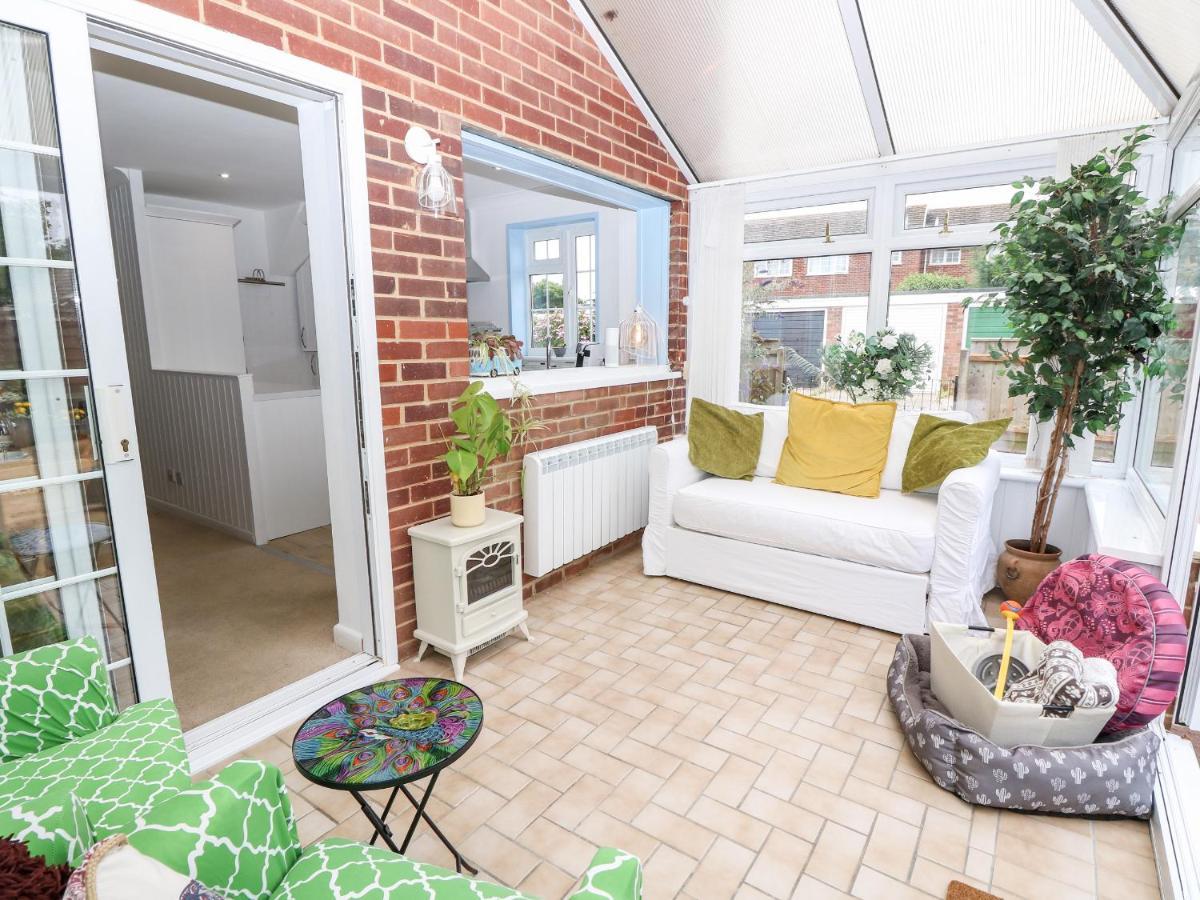1 Westwood Close Каус Экстерьер фото
