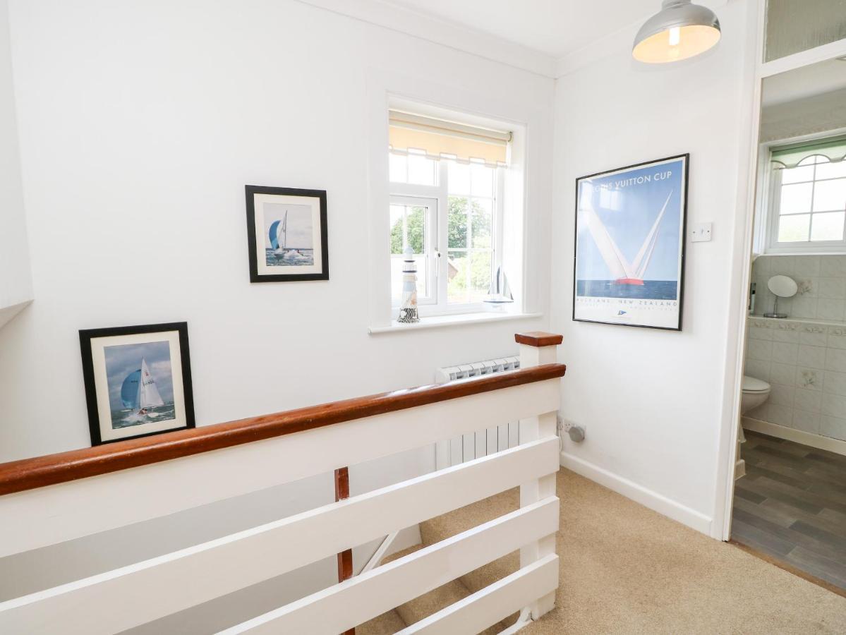 1 Westwood Close Каус Экстерьер фото