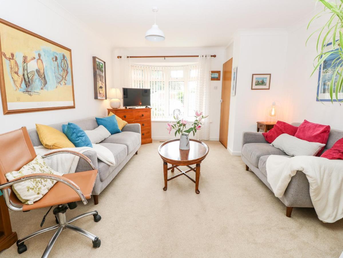 1 Westwood Close Каус Экстерьер фото