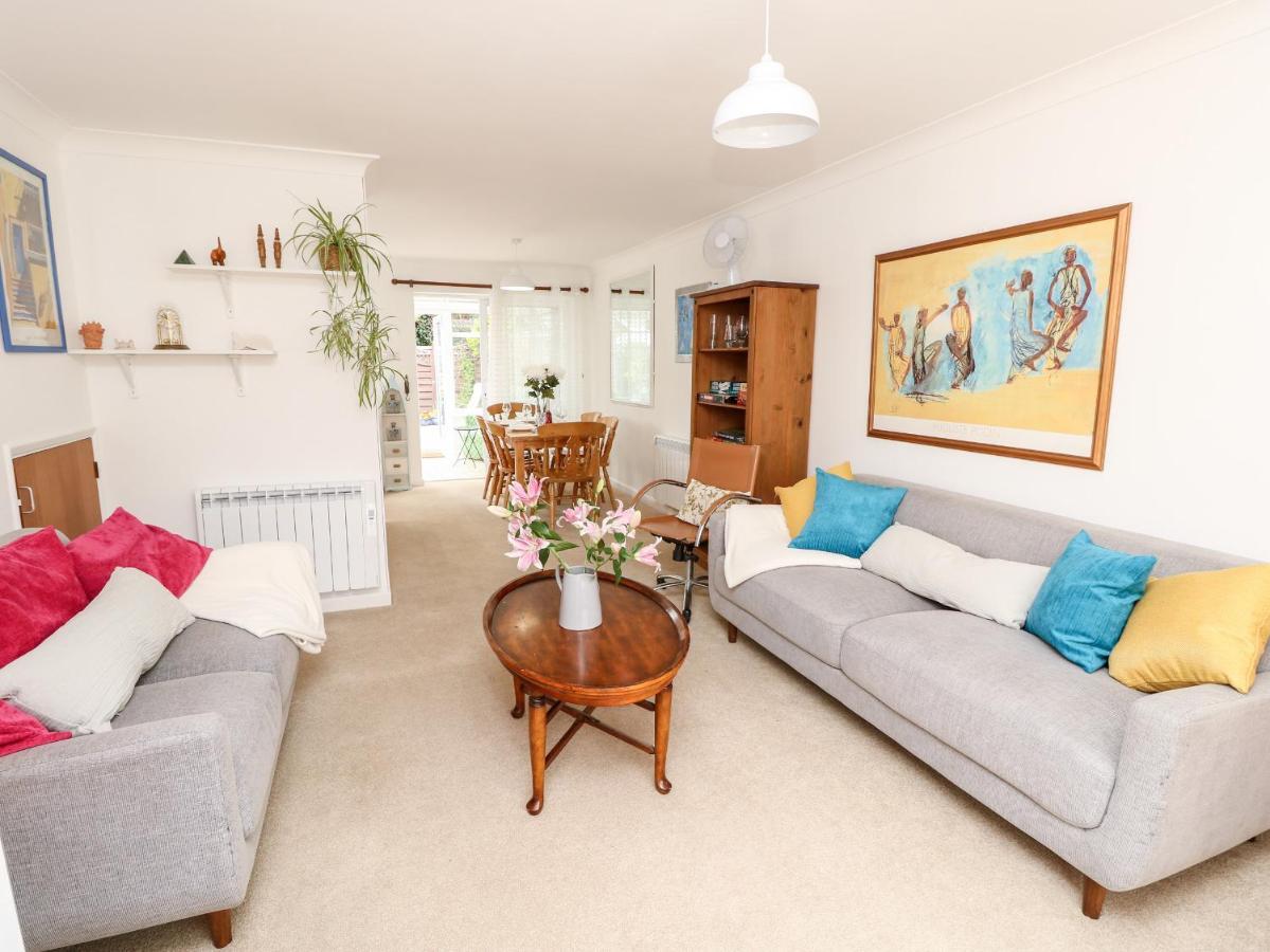 1 Westwood Close Каус Экстерьер фото